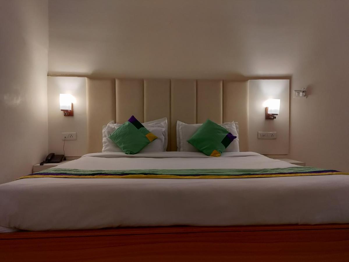Tulip Palm Hotel Jaipur Buitenkant foto