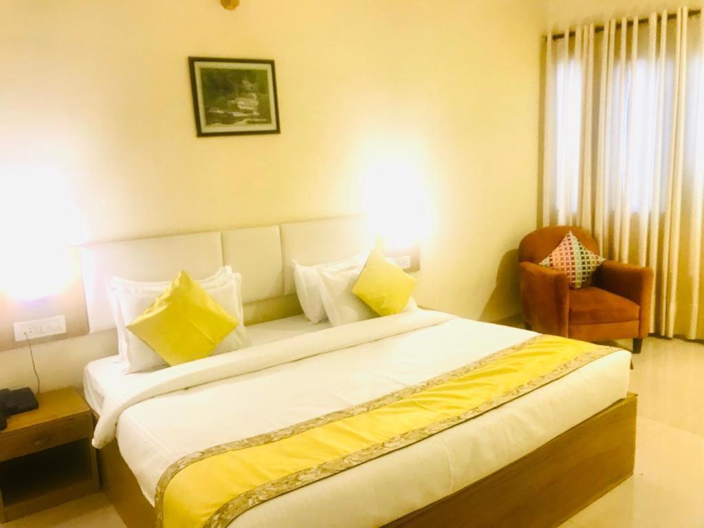 Tulip Palm Hotel Jaipur Buitenkant foto