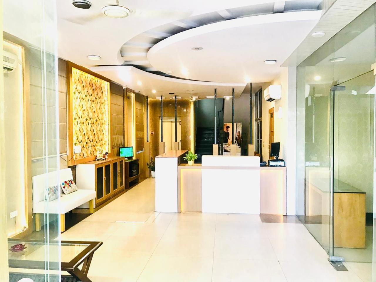 Tulip Palm Hotel Jaipur Buitenkant foto