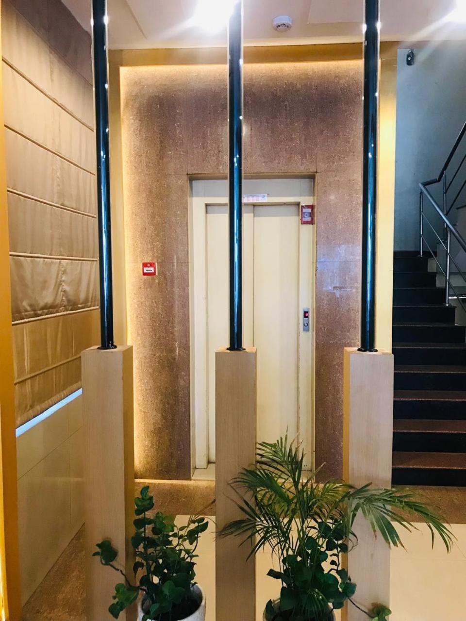 Tulip Palm Hotel Jaipur Buitenkant foto